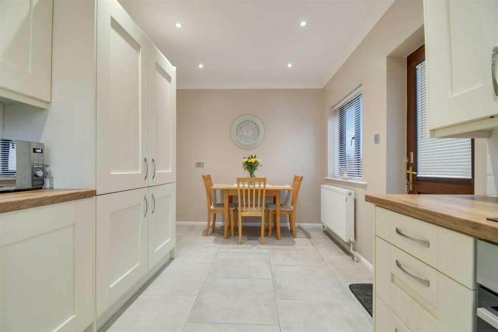 Kitchen breakfast room