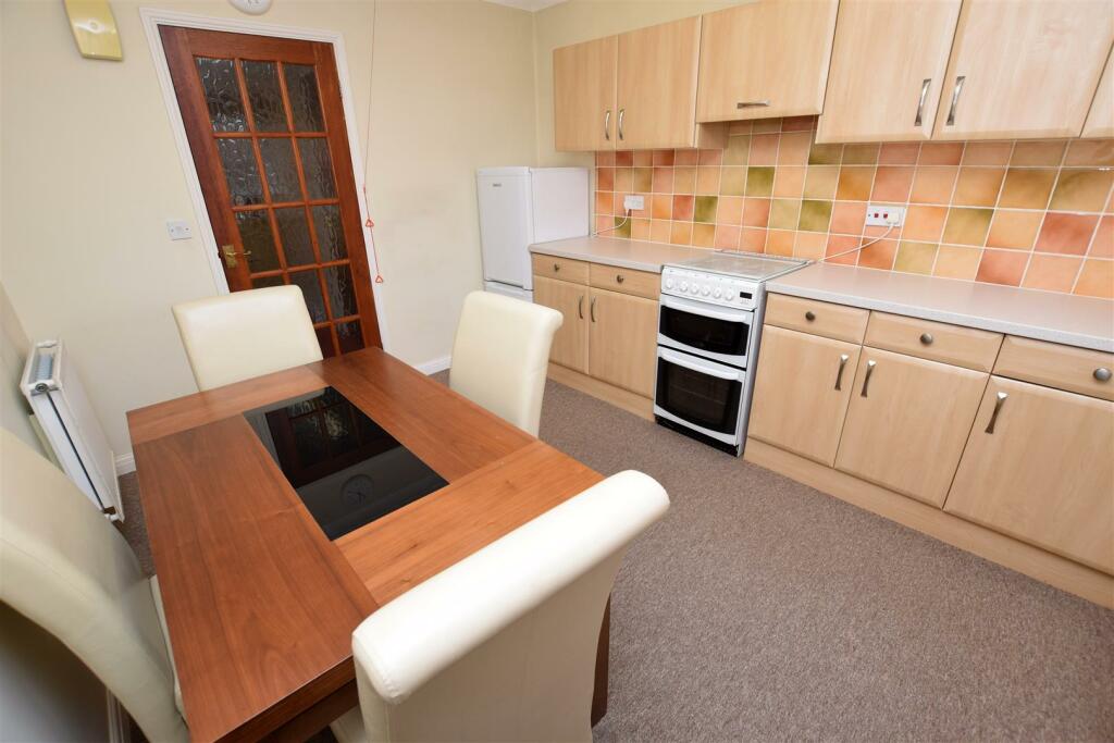 KITCHEN DINER