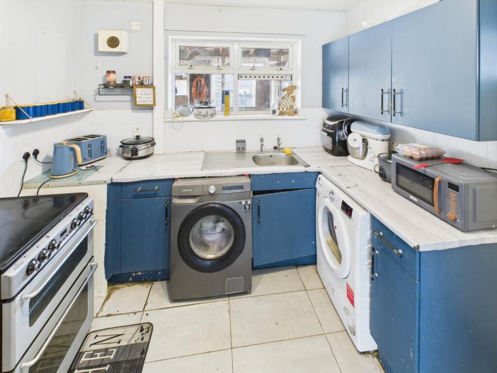 EweMove Pudsey - Kitchen