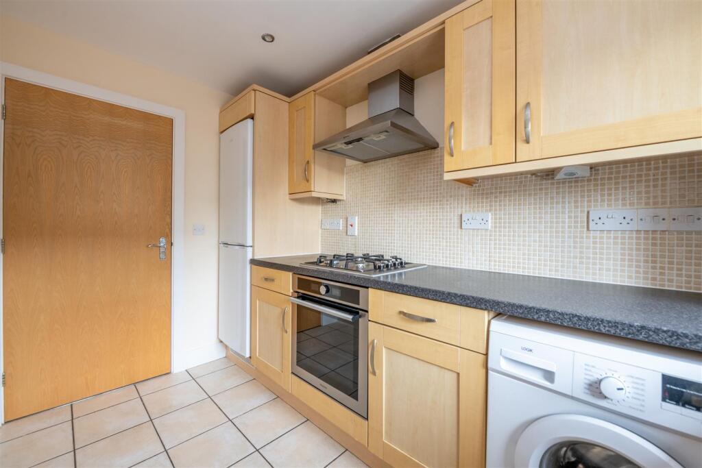 Flat 6 Silver Sands Court-17.jpg