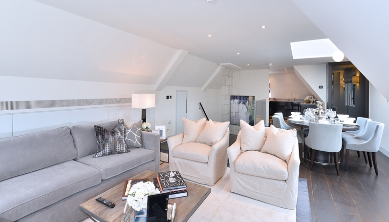 Living Area (3)