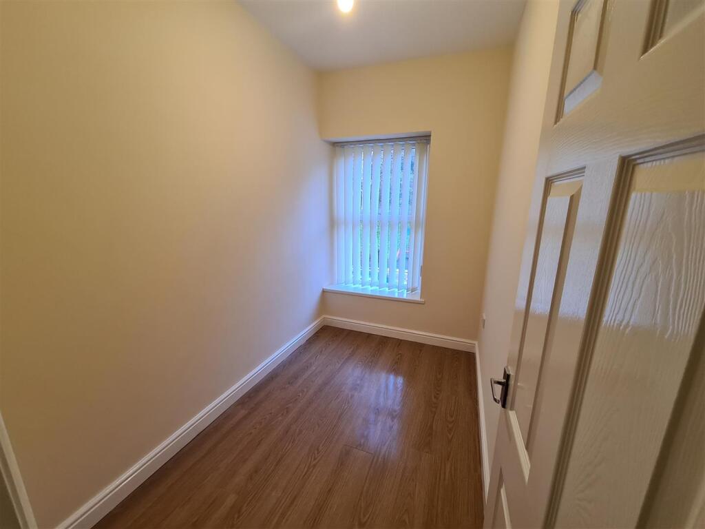111 THOMAS ST - SMALL FRONT BEDROOM.jpg