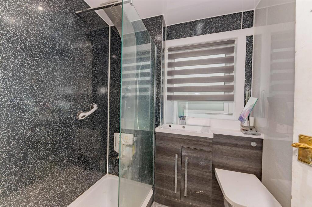 9 Helmsdale Crescent Dundee-10.JPG