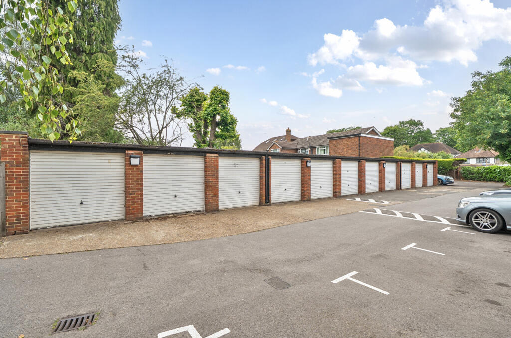 1304773-15-684b09...