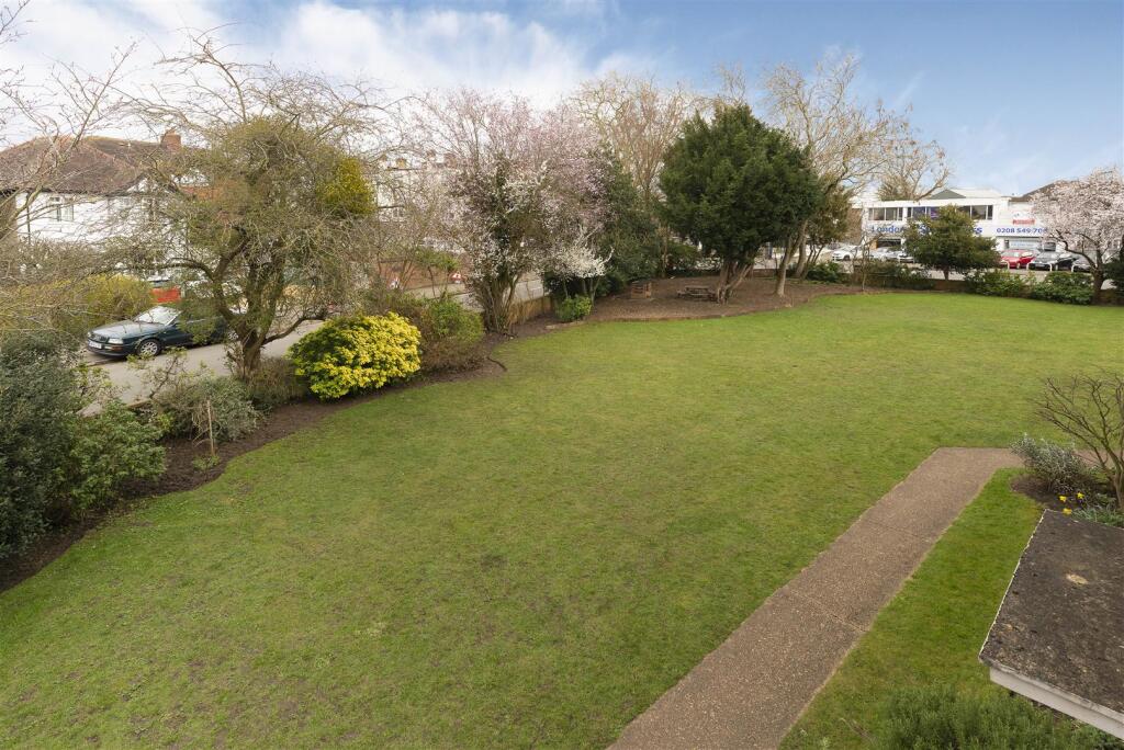 12 boleyn court gdnsView.jpg