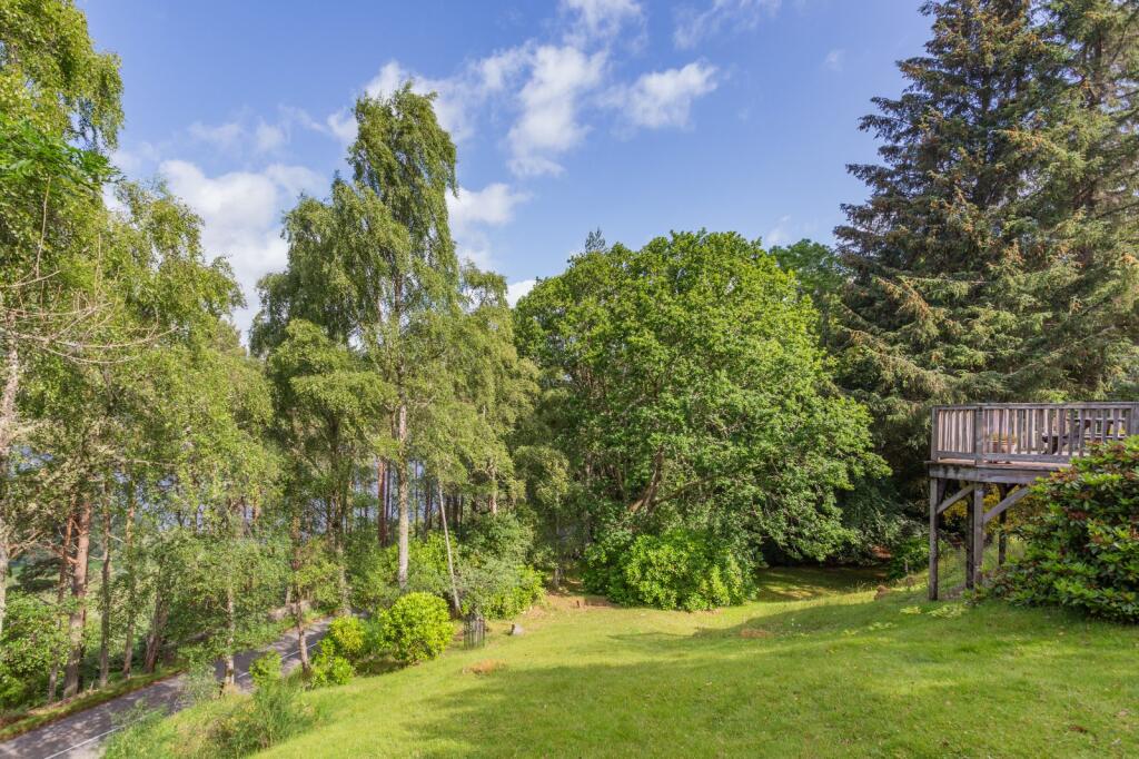 The Manse, Foyers