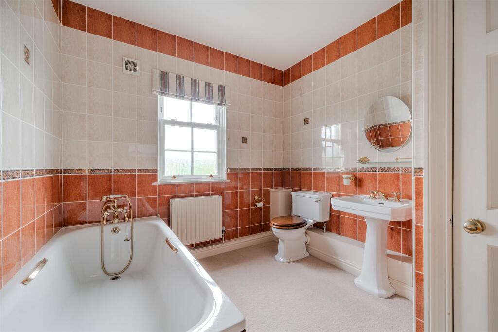 Family Bathroom.jpg