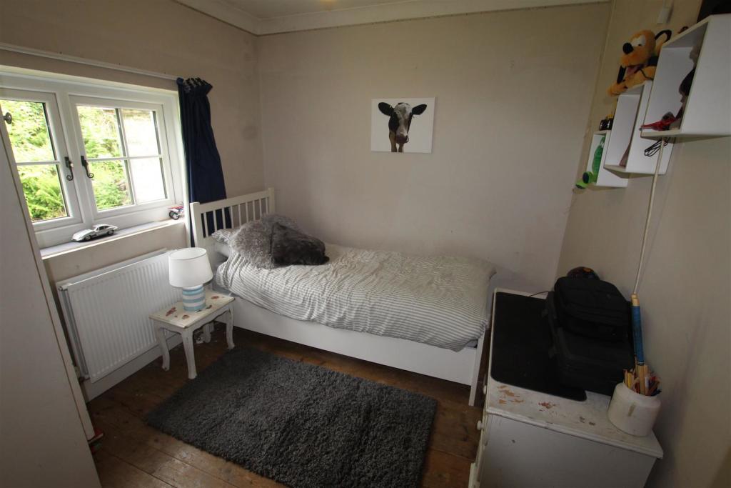 REAR BEDROOM 3