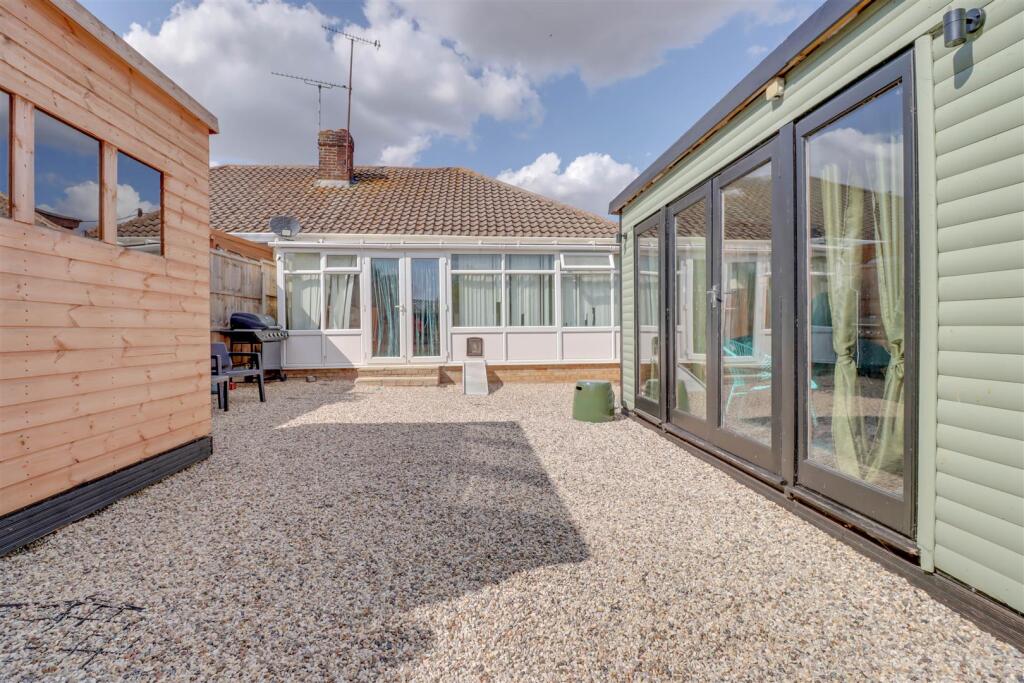 3 CARRUTHERS CLOSE INSIDE-11.jpg