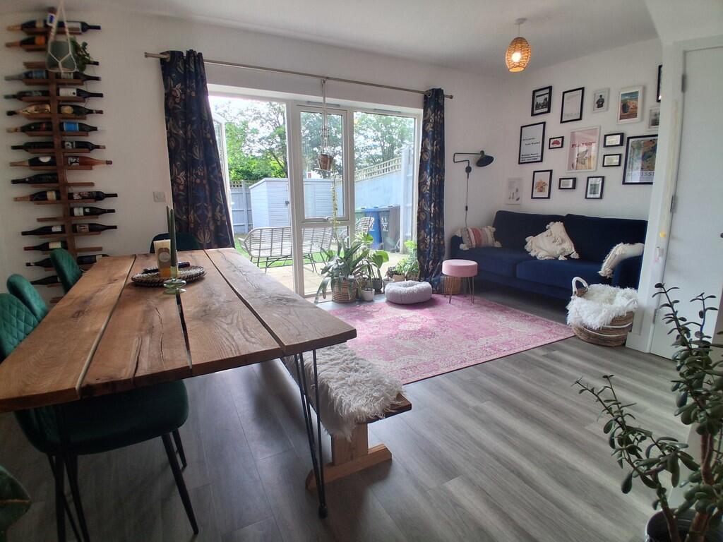 Dining Area/Livin...