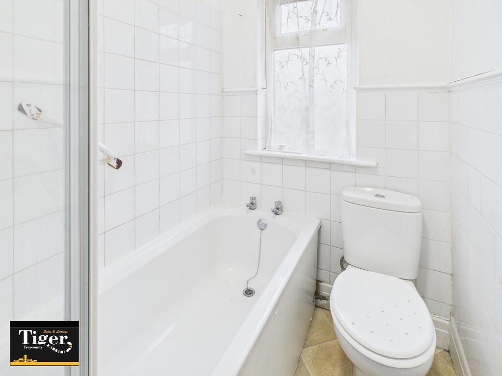 CAM02176G0-PR0711...