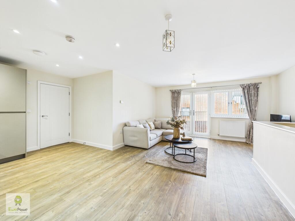 CAM02308G0-PR0221-STILL008-2