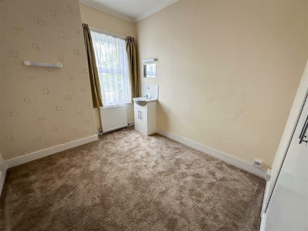 BEDROOM 18