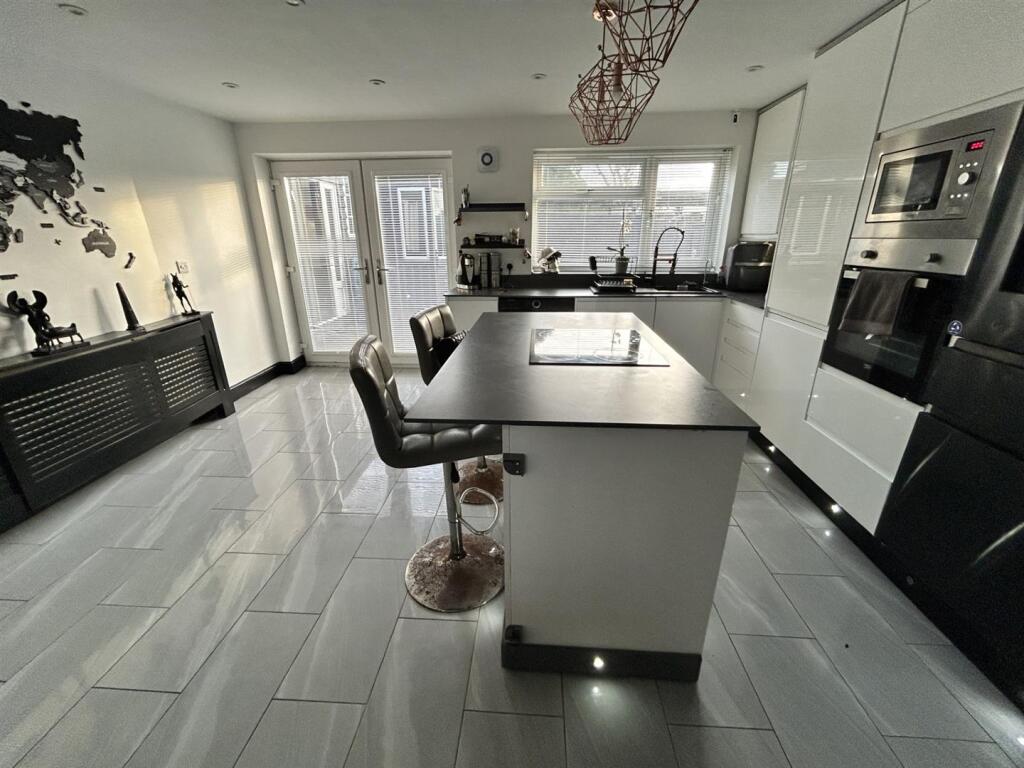 Open Plan Kitchen/ Dining Room
