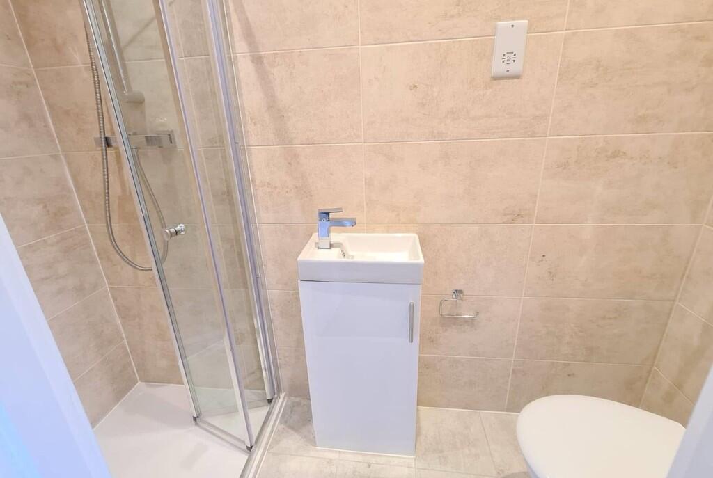Bathroom (flat ab...