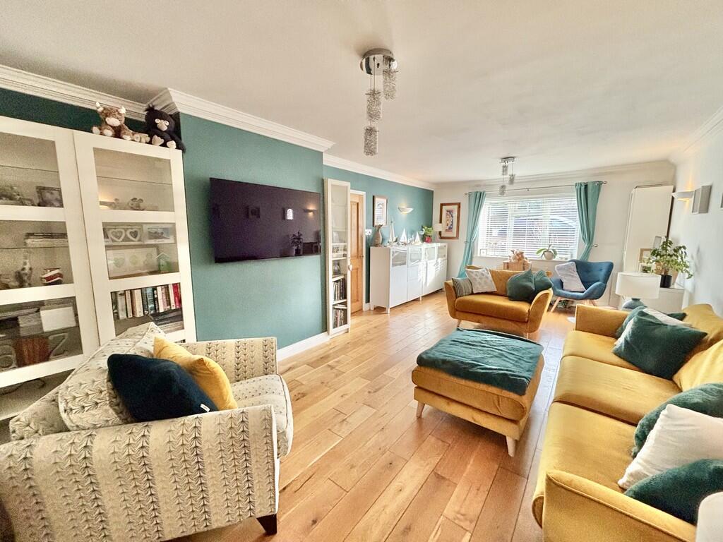 Clarendon Road, Broadstone