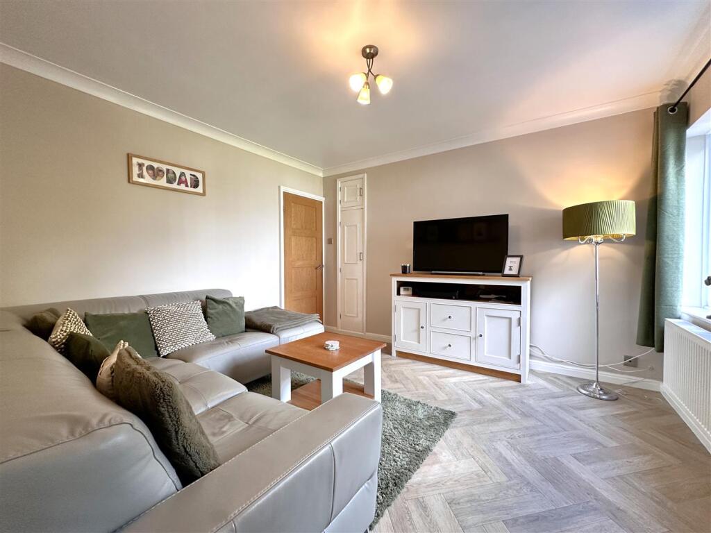 Sitting Room 512