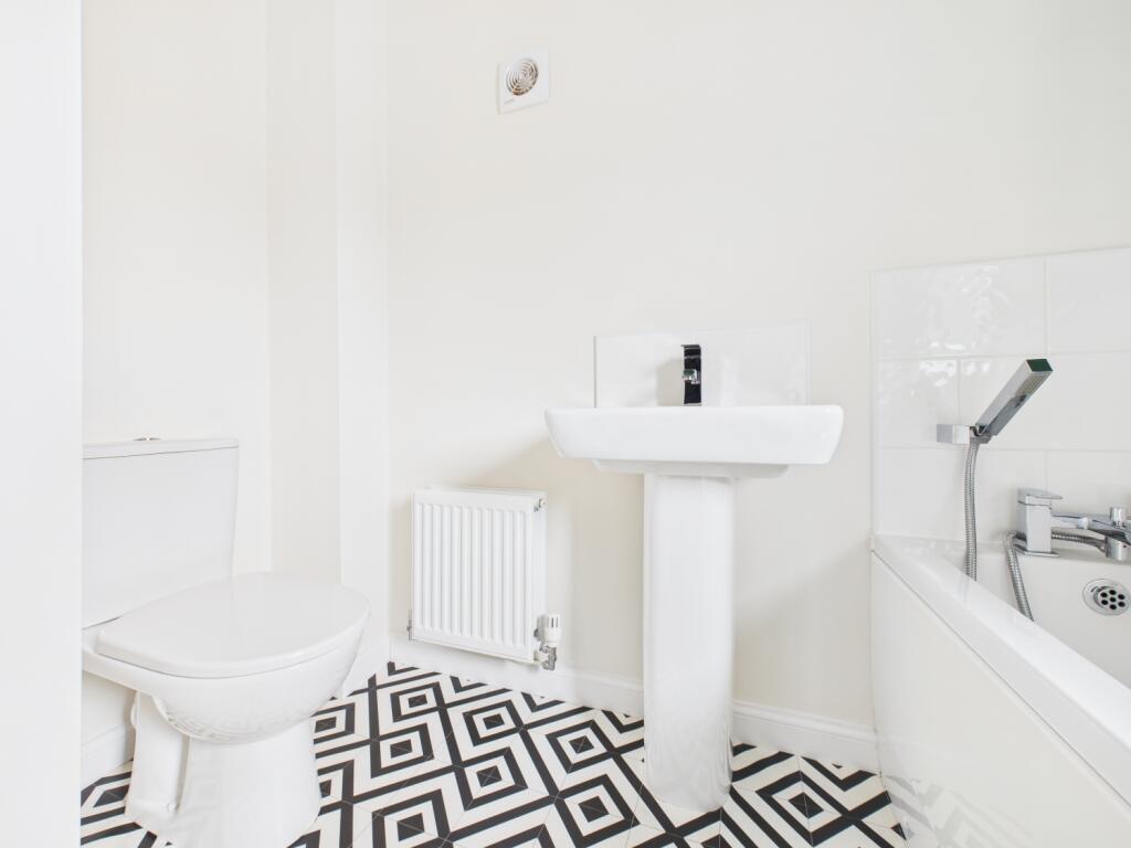 CAM03729G0-PR0154-STILL010