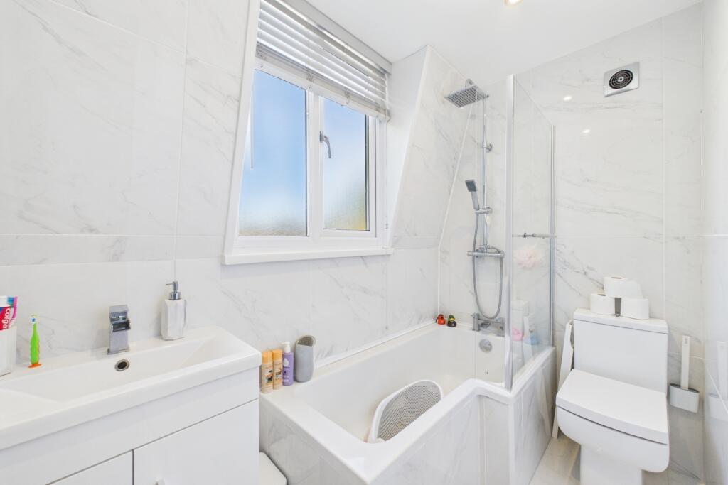 CAM03162G0-PR0357-STILL007