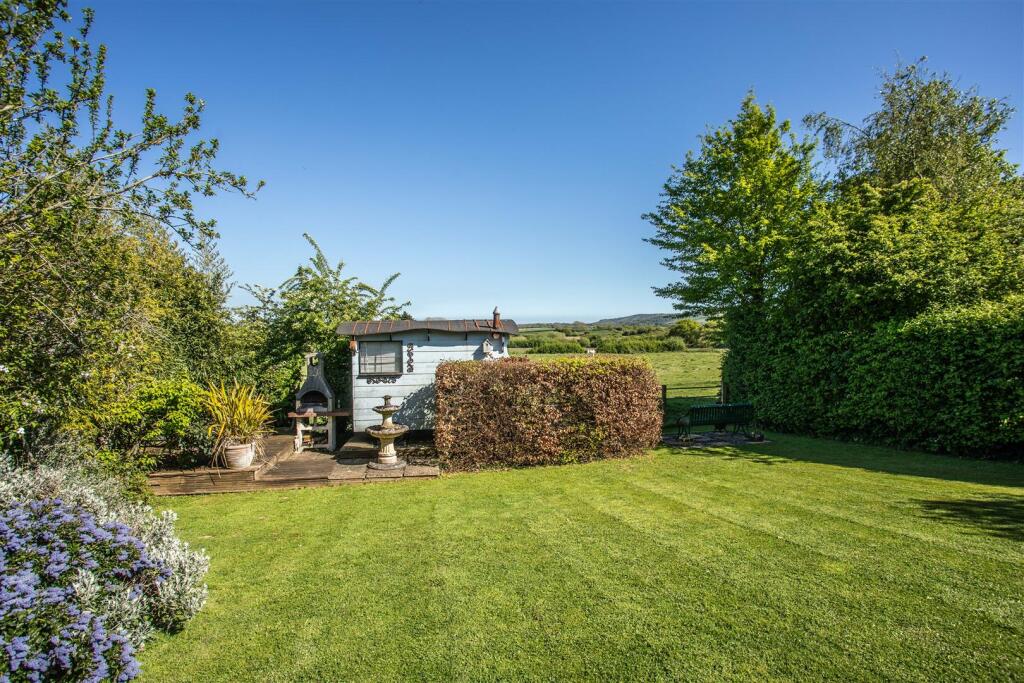 1 Meadow View Ext13.jpg