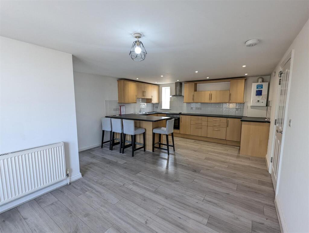 1 Chegwin Court Lounge/Kitchen