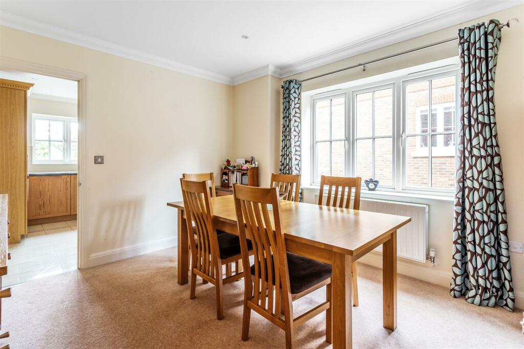 4-Grosvenor-Mews-10.jpg