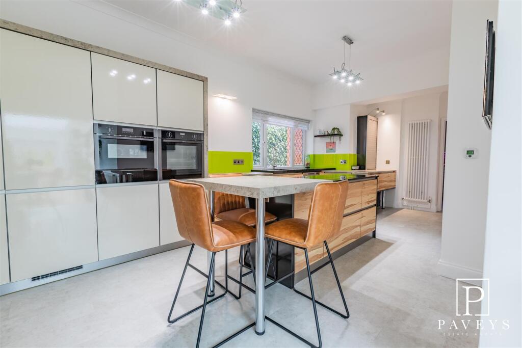KITCHEN BREAKFAST ROOM