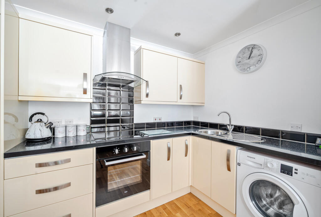 1306226-10-6846ec...