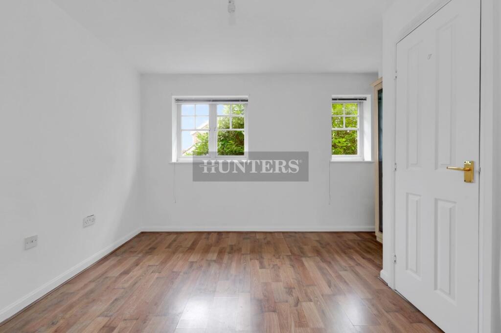 Master Bedroom          .JPG