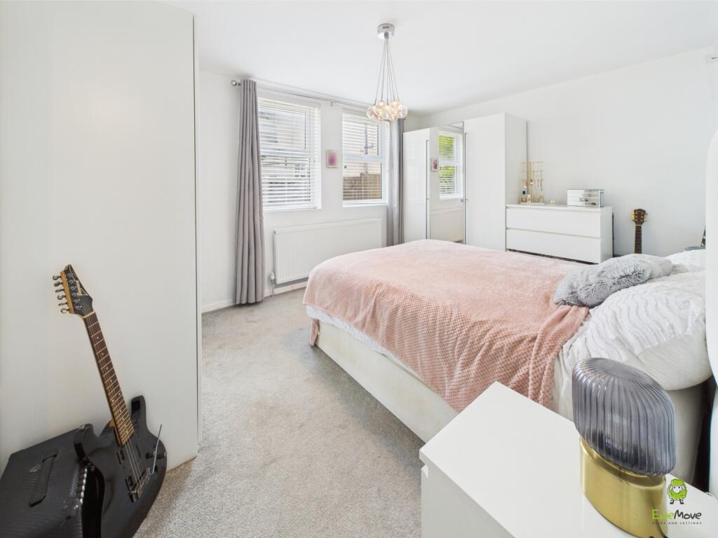 CAM03779G0-PR0227-STILL014