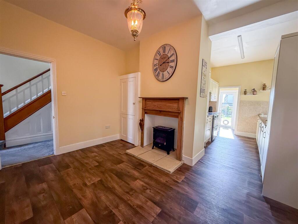 KITCHEN/BREAKFAST ROOM