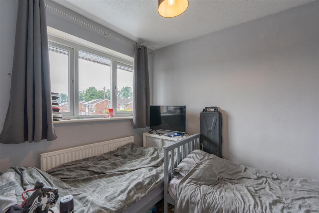 4 Lancaster Close -19.jpg
