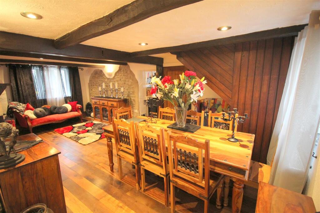 Leach Lodge Farm dining 1.JPG