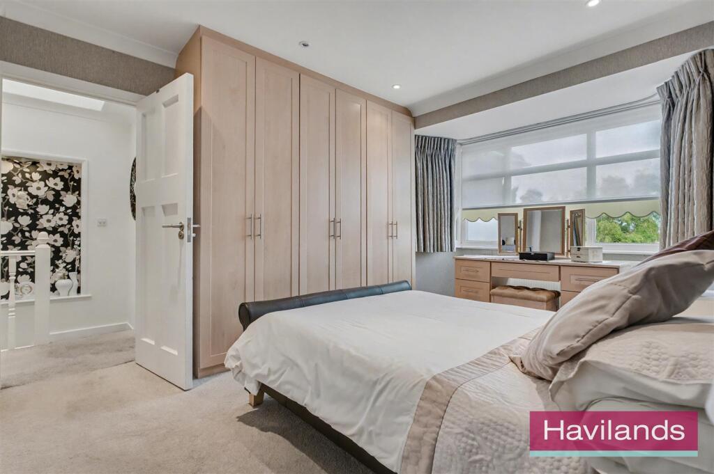 Lonsdale Drive EN2 7LH-9.jpg