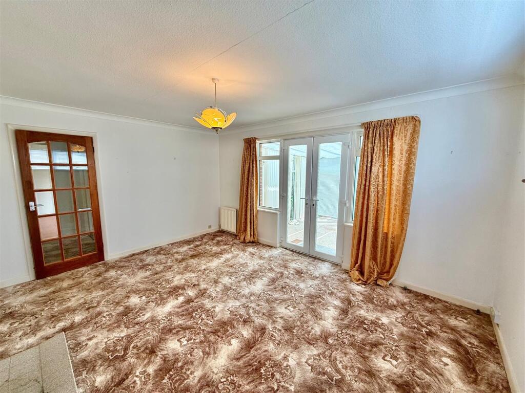 Living Room 2.jpg