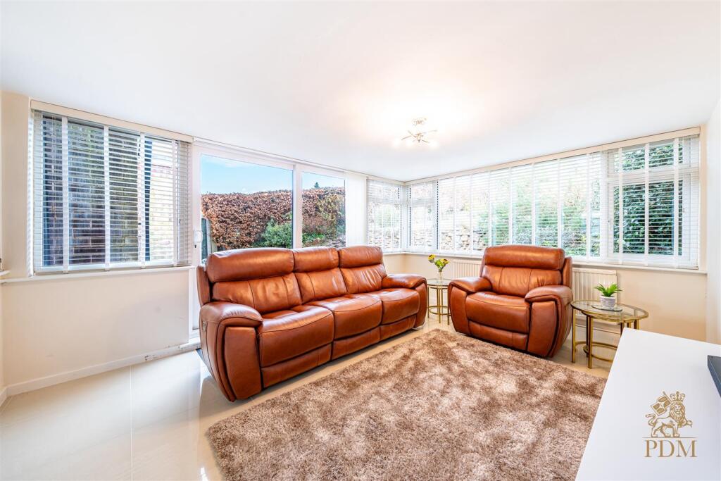 2 Arundel Drive Bramcote NG9 3FX