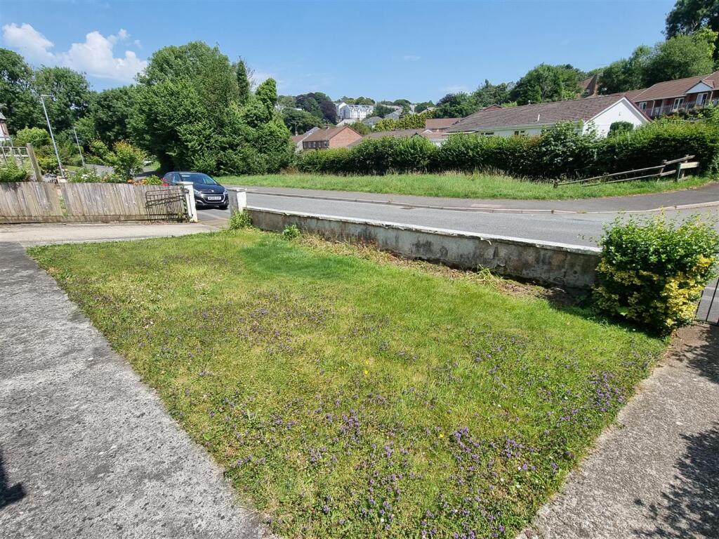 Front Garden.jpg