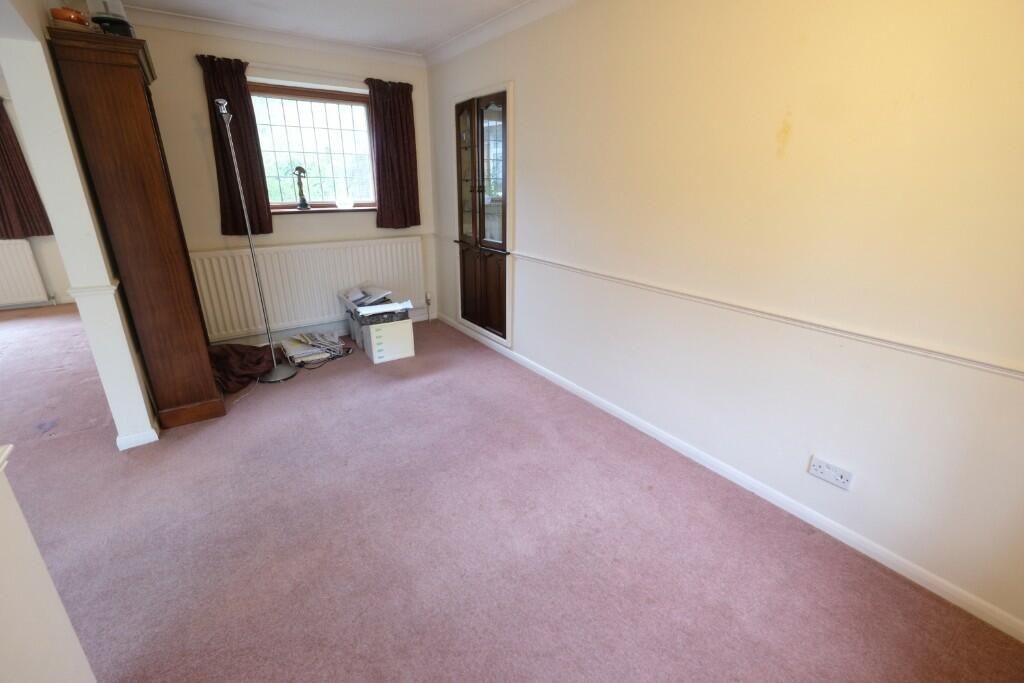SITTING/DINING ROOM