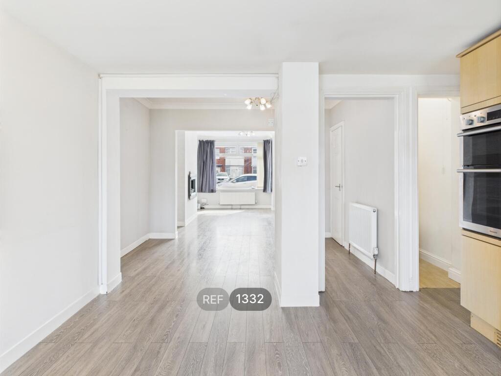 Kitchen / Dining area