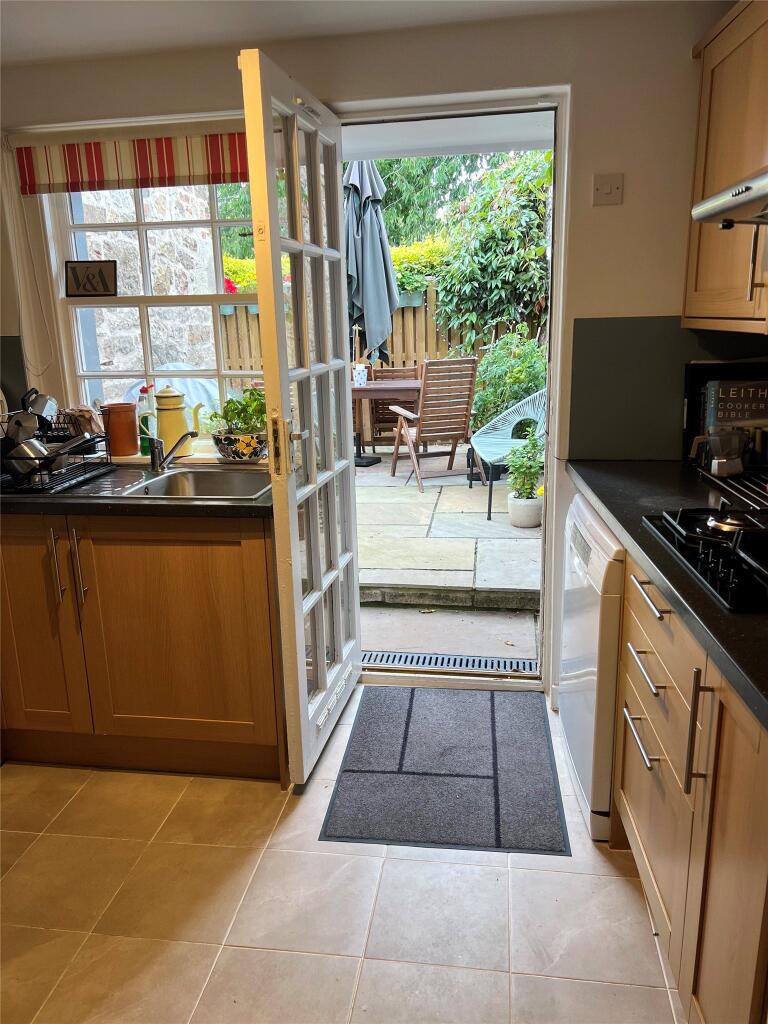 Kitchen-Courtyard