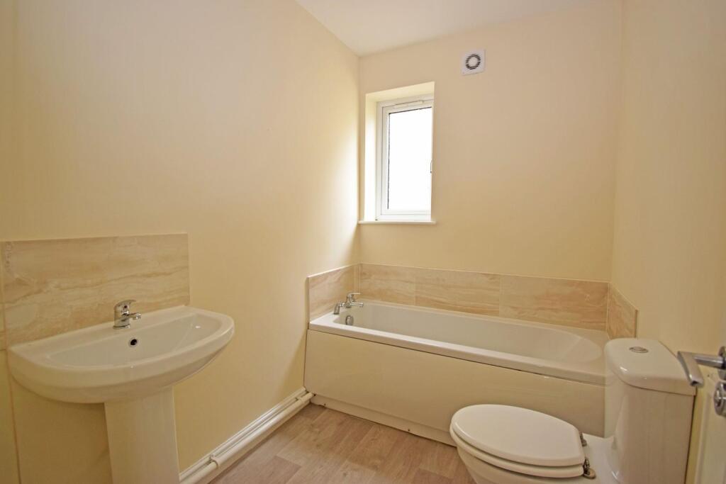 5 Periwinkle Cottages, bathroom.jpg
