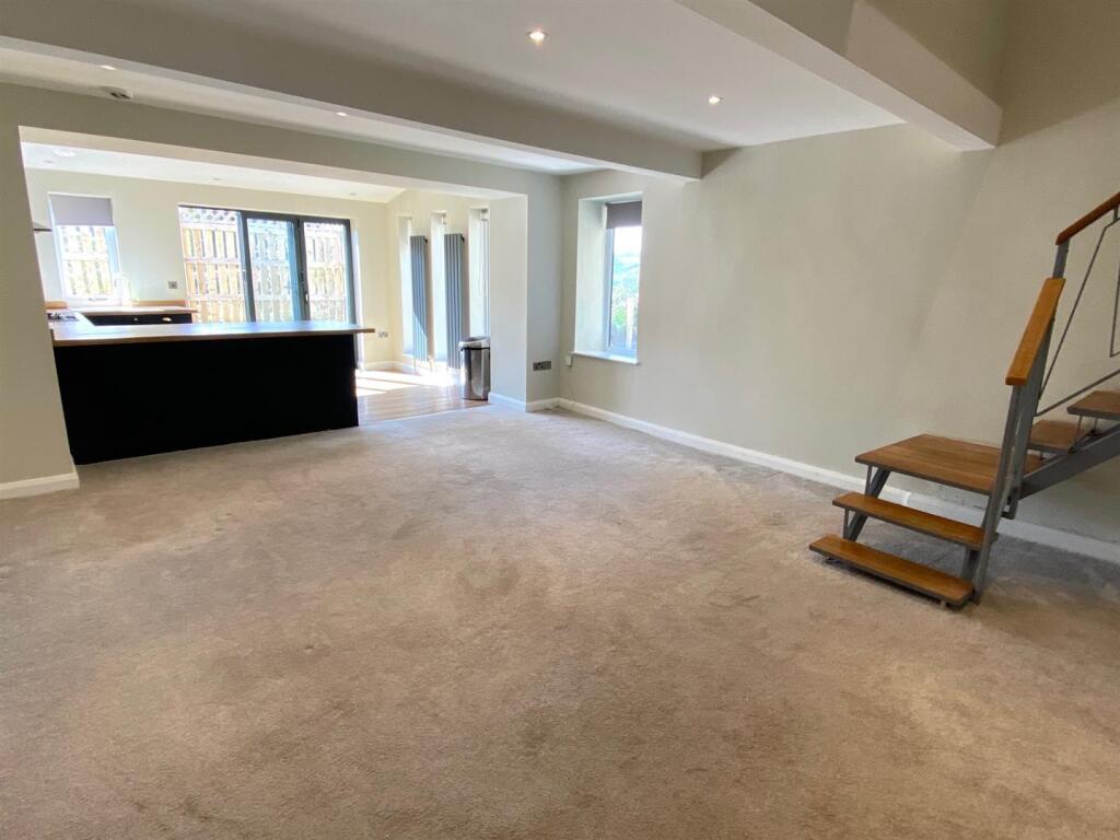 Bramleys Estate Agents - Hall Lane, Kirkburton (7)