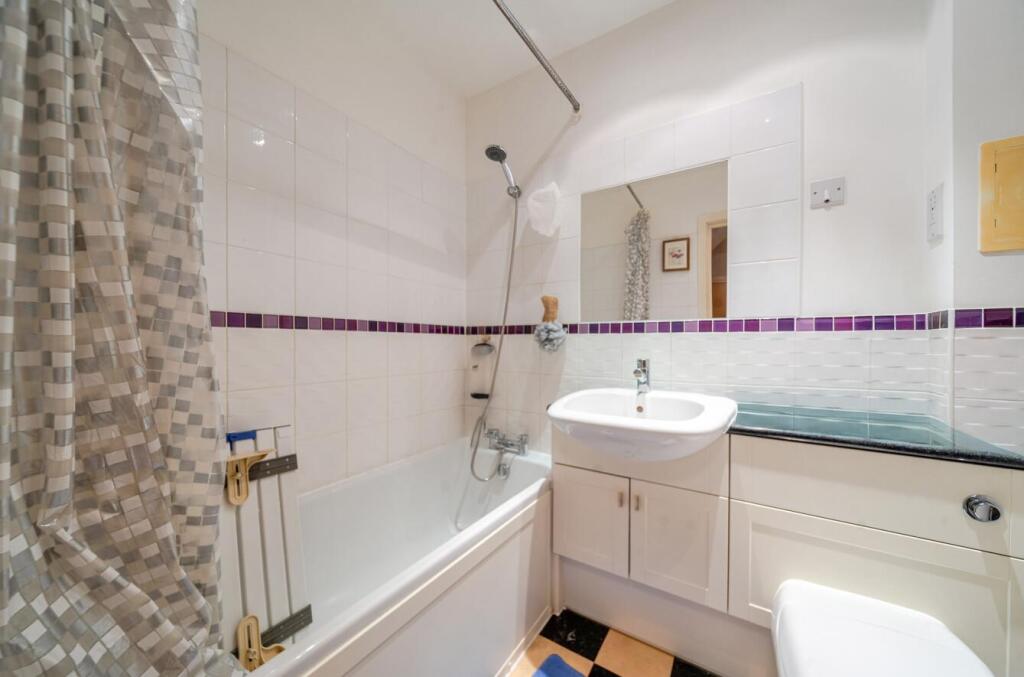 Davidson Frost-Wellings, DFW, Fauna Close, Bathroo