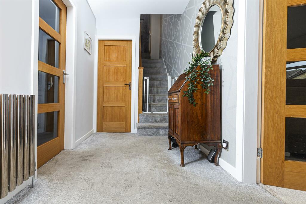 Bramleys Estate Agents - Maple Grove (58).jpg