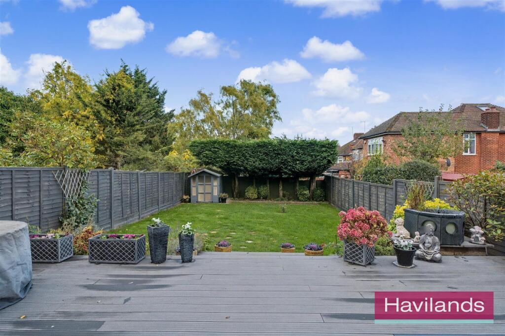 Lonsdale Drive EN2 7LH-15.jpg