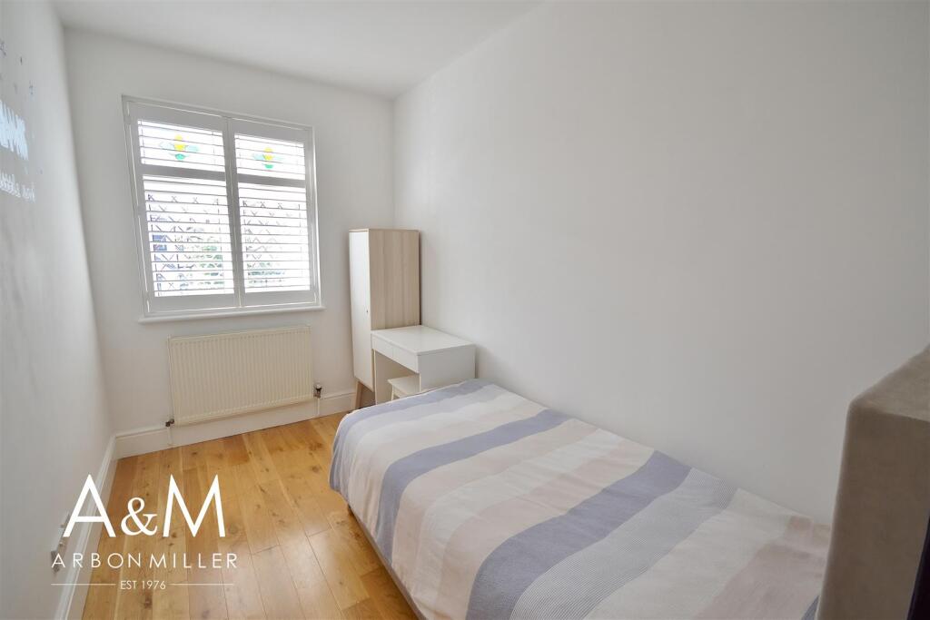 BEDROOM 4