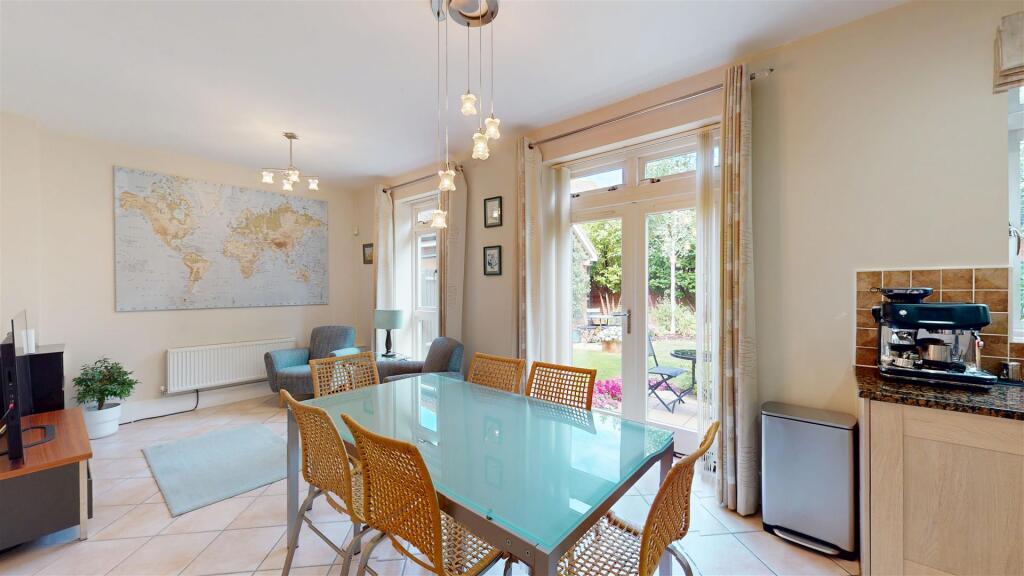 KITCHEN/FAMILY/BREAKFAST ROOM