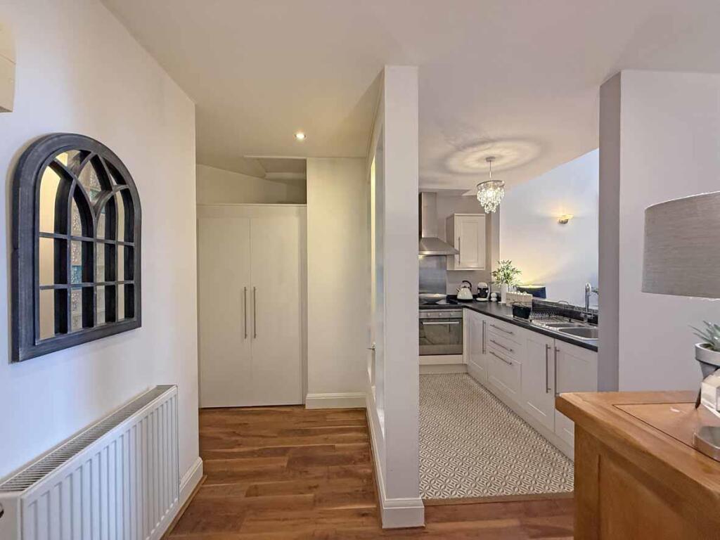 Evans Court - Hall 2.jpg