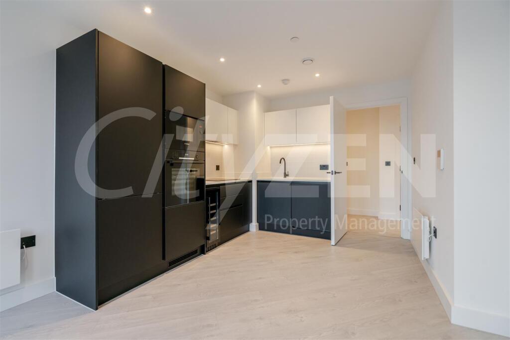 RECEPTION/KITCHEN