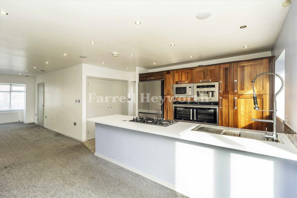 Open plan living vie